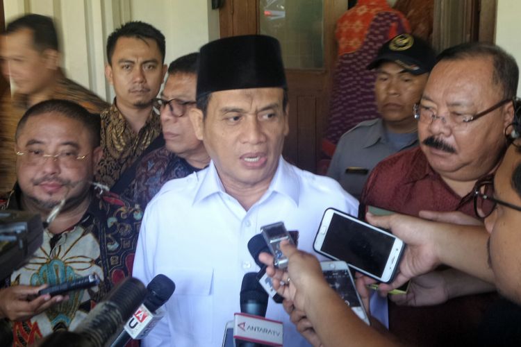 Ketua Panitia Khusus Revisi Undang-Undang Nomor 15 Tahun 2003 tentang Pemberantasan Tindak Pidana Terorisme (RUU Anti-terorisme), Muhammad Syafii usai beraudiensi dengan Menteri Koordinator Bidang Politik, Hukum dan Keamanan Wiranto di Kemenko Polhukam, Jakarta Pusat, Jumat (15/9/2017). 