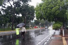 Hujan Deras dan Angin Kencang di Jakarta Pusat, Jalanan Mulai Tergenang