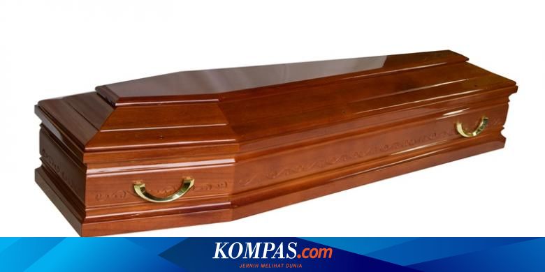 Wanita Telanjang Untuk Promosi Peti Mati Polandia Wanita Telanjang Untuk Promosi Peti Mati Polandia