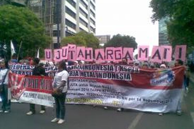Buruh Ring I Jatim kembali unjuk rasa di Surabaya.
