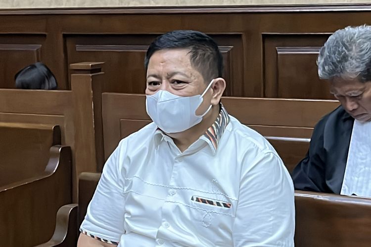 Direktur PT Tabi Bangun Papua Rijatono Lakka menunggu sidang pembacaan putusan di Pengadilan Tindak Pidana Korupsi (Tipikor) pada Pengadilan Negeri (PN) Jakarta Pusat, Rabu (14/6/2023).