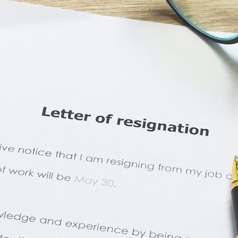 Ilustrasi surat resign kerja.