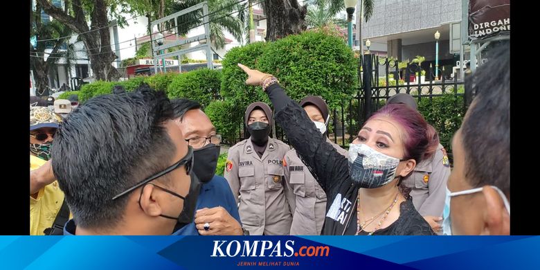 Polisi Bubarkan Demo Pendukung Interpelasi Formula E di Depan Gedung DPRD DKI - Vimarsana News