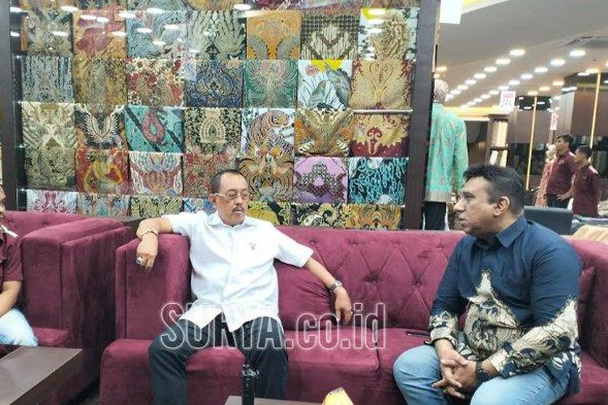 KLARIFIKASI ADUAN - Wakil Wali Kota Surabaya Armuji Selasa (22/4/2025) mendatangi pengusaha India pemilik toko tekstil di Jl Basuki Rahmat Surabaya untuk mengklarifikasi aduan karyawannya terkait menggilir Jumatan. Wawali Cak Ji ini memberi atensi khusus dengan sidak ke toko tekstil di Jl Basuki Rahmat Surabaya