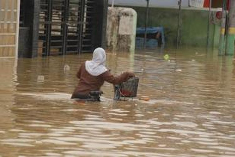 Kerusakan akibat banjir, menyebabkan Kabupaten Sampang mengalami kerugian Rp. 8 milyar lebih.