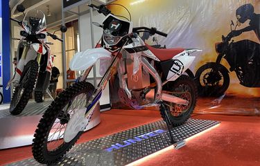 Hunter Siap Produksi Motor Listrik Trail dengan Baterai Lokal