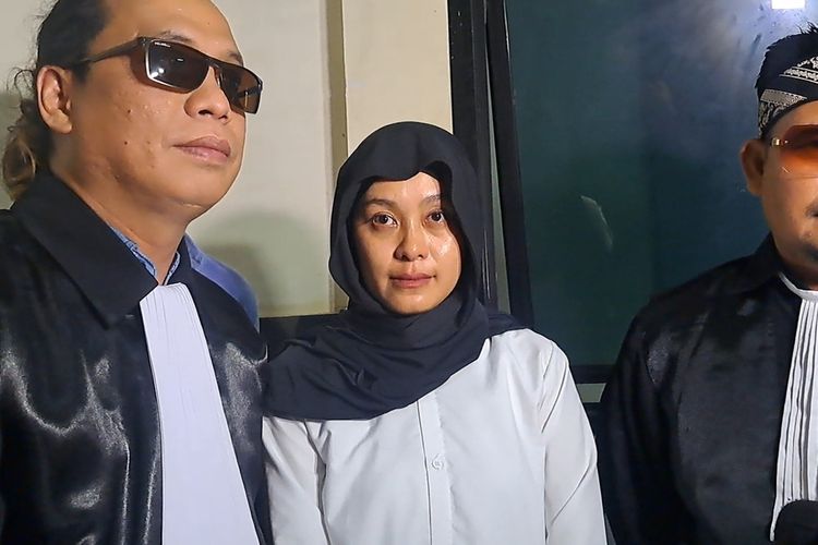 Momen Haru Ayu Eks Karyawan Ashanty Bertemu Anak Usai 5 Bulan Ditahan