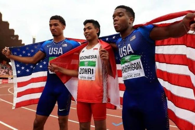 Sprinter Indonesia, Lalu Muhammad Zohri (tengah) bersama dua atlet AS, Anthony Schwartz  dan Eric Harrison