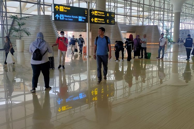 Ribuan calon penumpang check in di Bandar Udara Yogyakarta International Airport (YIA) di Kapanewon Temon, Kabupaten Kulon Progo, Daerah Istimewa Yogyakarta. Arus balik mulai berdenyut.