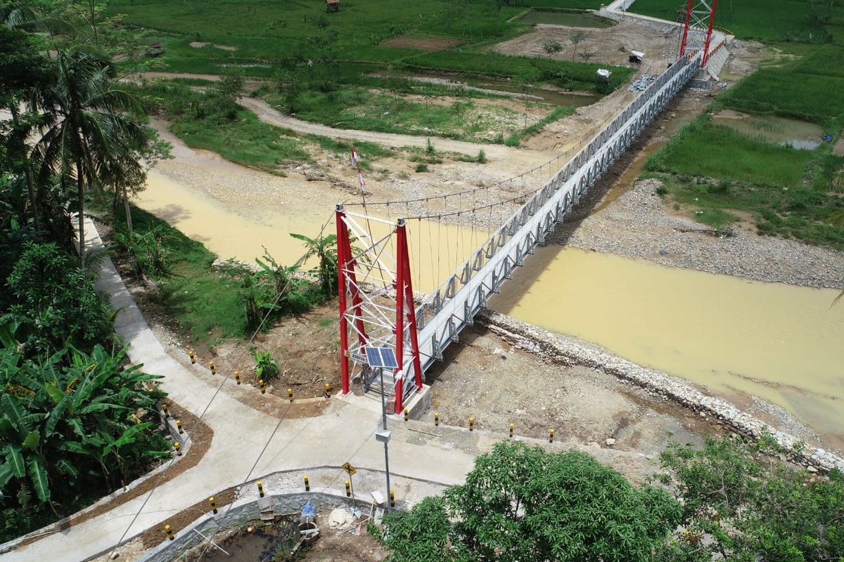 Tiga jembatan gantung di Jatim selesai dibangun.