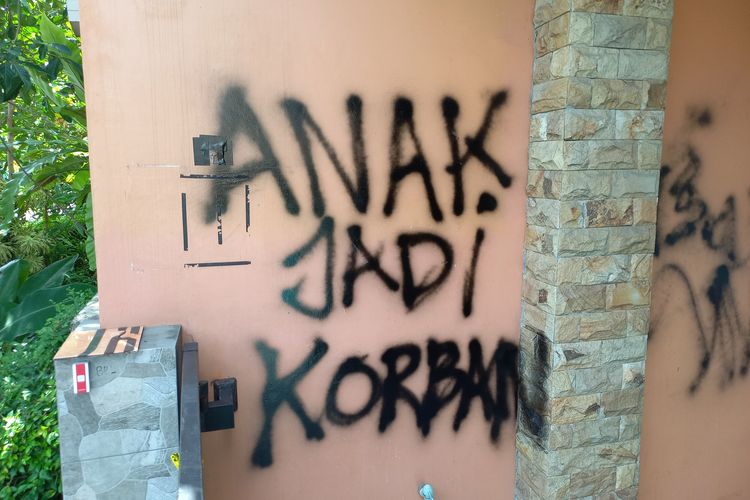 Coretan Bernada Protes Muncul di Daycare Little Aresha Yogyakarta, Bangunan Masih Disegel Polisi