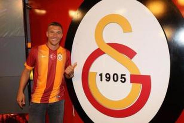 Lukas Podolski resmi berseragam Galatasaray.