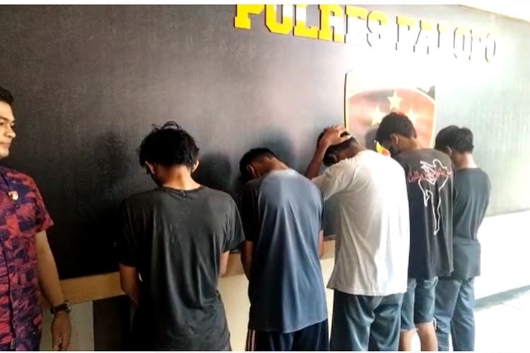 5 orang pelajar diamankan usai engeroyok anggota Polres Palopo., Sulawesi Selatan, Kamis (03/11/2022)