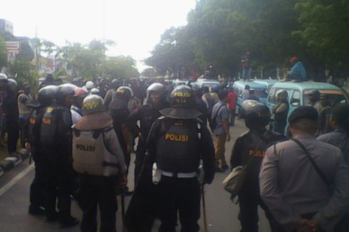 Mobil Dirusak Sopir Angkot saat Demo, Dua Warga Makassar Lapor Polisi