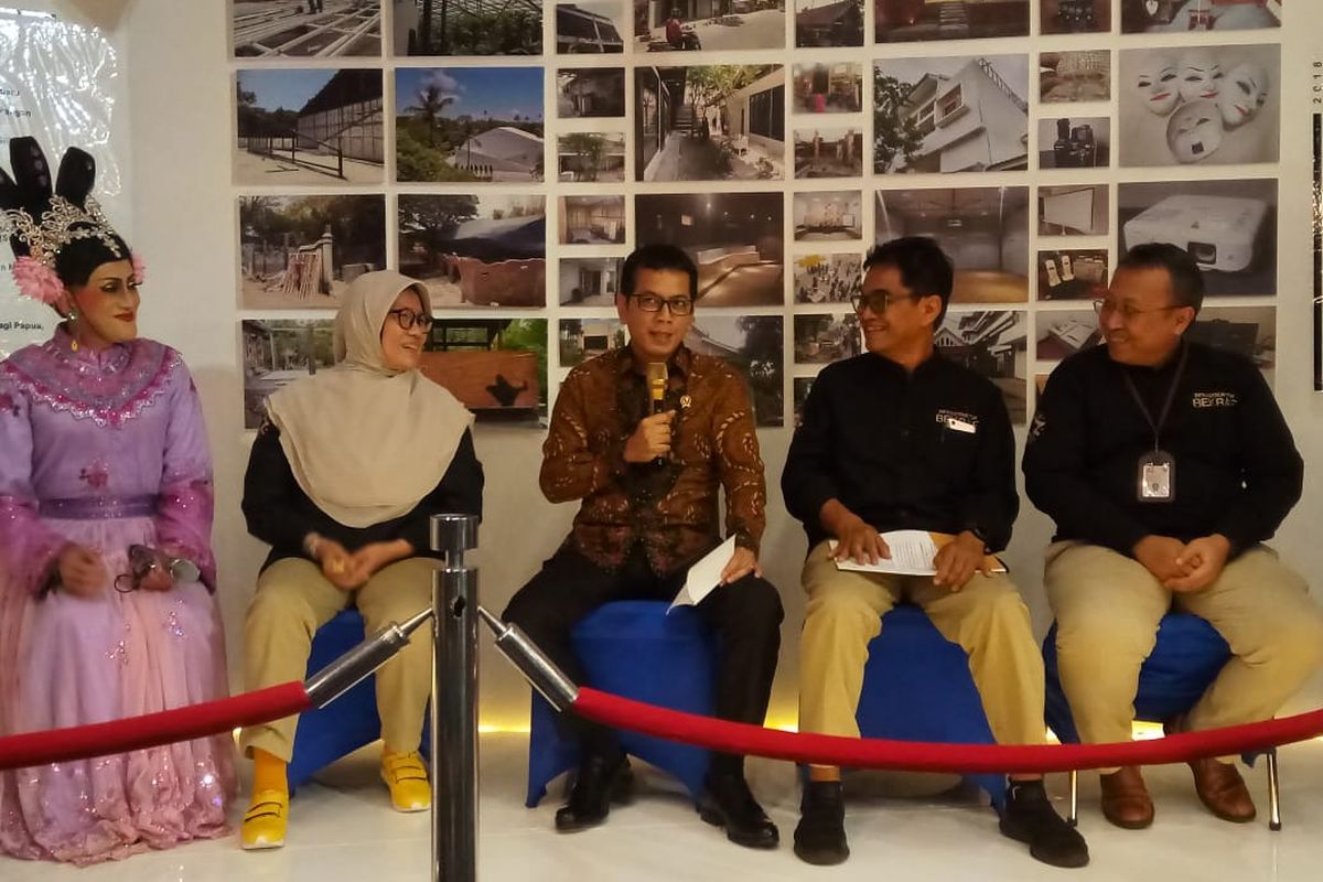 Kementerian Pariwisata dan Ekonomi Kreatif menyerahkan Bantuan Pemerintah (Benpar) Bekraf 2019. Penyerahan bantuan dilakukan secara simbolis oleh Menteri Parekraf Wishnutama di Jakarta, Senin (16/12/2019).