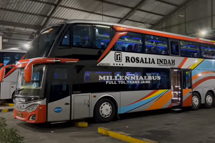 Bus tingkat PO Rosalia Indah