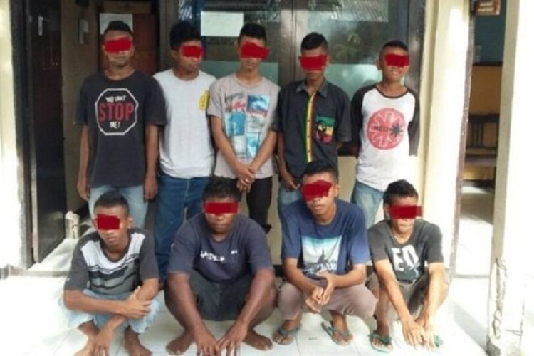 Sembilan orang pelaku pemerkosa siswi SMK di Flores Timur, saat diamankan di Markas Polres Flores Timur
