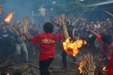 Perang Api, Tradisi Umat Hindu Lombok Mengusir Wabah Penyakit