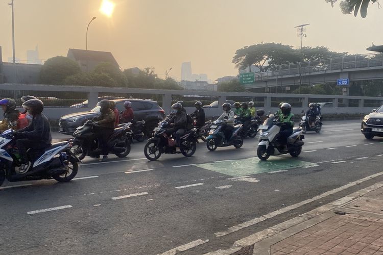 Jelang Sidang Tahunan MPR 2026, Lalu Lintas Depan Gedung DPR Masih Ramai Lancar