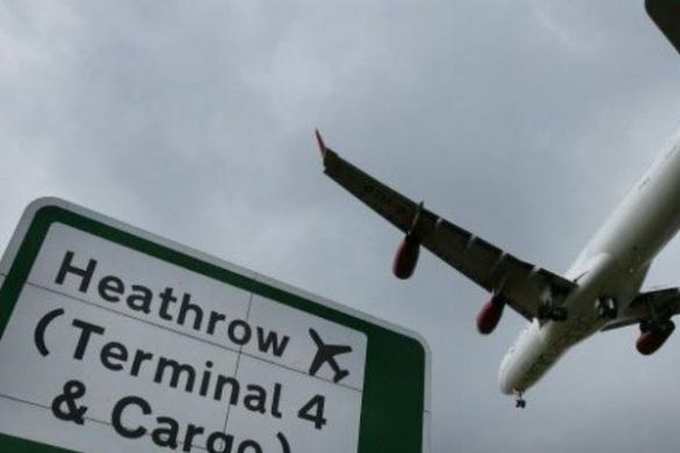 Bandara Heathrow, London.