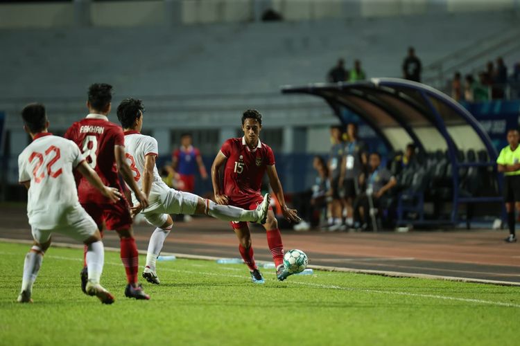 Aksi Mohammad Haykal (15) pada laga final Piala AFF U23 2023, Timnas U23 Indonesia vs Vietnam, yang digelar di Stadion Rayong, Thailand, Sabtu (26/8/2023) malam WIB.