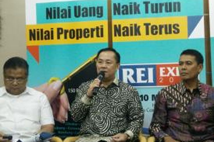 Sekretaris Jenderal DPP Realestate Indonesia (REI) Hari Raharta, Ketua Umum REI Eddy Hussy, Direktur Konsumer Banking BNI Anggoro Eko Cahyo, saat jumpa pers REI Expo di JCC, Senayan, Jakarta, Sabtu (2/5/2015).