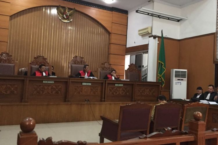 Saksi ahli Setyo Untoro memberikan kesaksiannya dalam kasus ujaran kebencian yang menjerat Ahmad Dhani di Pengadilan Negeri (PN) Jakarta Selatan, Senin (16/7/2018).