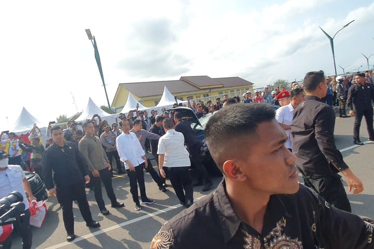 Presiden Joko Widodo saat di sekitar Jembatan Kretek II, Bantul,. Jumat (2/6/2023)