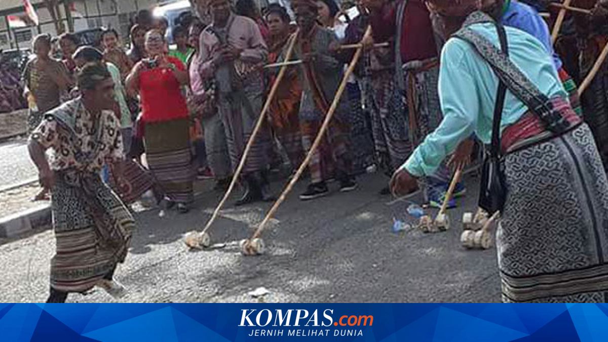 Berbusana Adat, 29 Etnis Ikut Karnaval Budaya di Kefamenanu