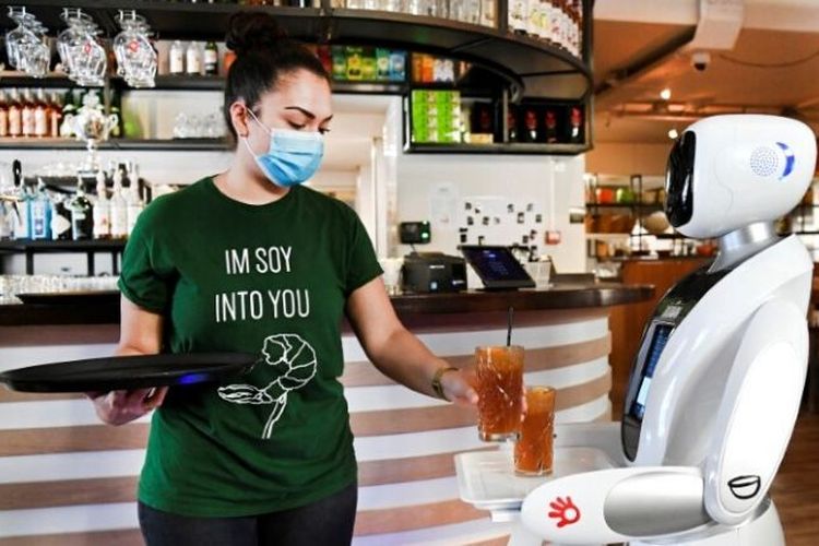 Robot pramusaji di Restoran Dadawan, Belanda. 