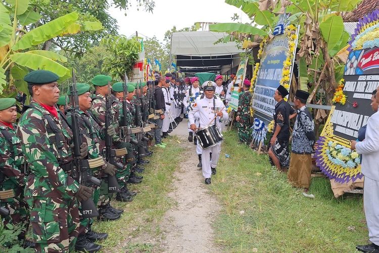 Prajurit Marinir Gugur di HUT TNI Dimakamkan di Grobogan, Tinggalkan Istri Hamil 7 Bulan
