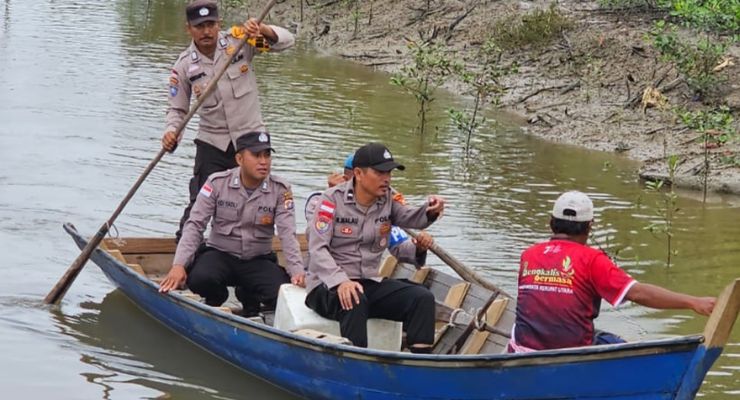 Sosialisasi Pemilu di Bengkalis, Polisi 1 Jam Dayung Sampan