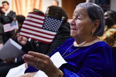Nenek 106 Tahun Ini Dinaturalisasi Jadi Warga AS Saat Pemilu Sela