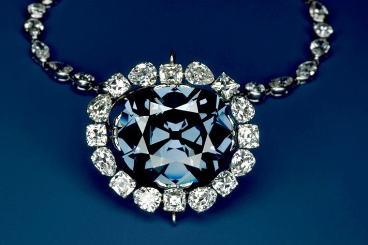 Kutukan Hope Diamond. [Via India Times]