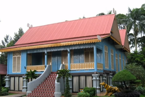 Rumah Melayu Atap Lipat Kajang di Riau