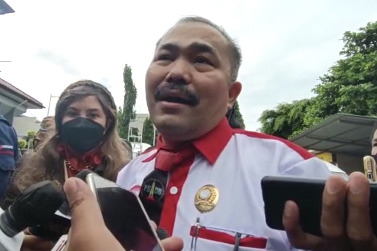 Kamaruddin Simanjuntak dan keluarga Nofriansyah Yosua Hutabarat atau Brigadir J tiba di Pengadilan Negeri (PN) Jakarta Selatan, Selasa (25/10/2022) pukul 08.55 WIB. Mereka bakal memberi kesaksian untuk terdakwa kasus pembunuhan berencana terhadap Brigadir J, Richard Eliezer.