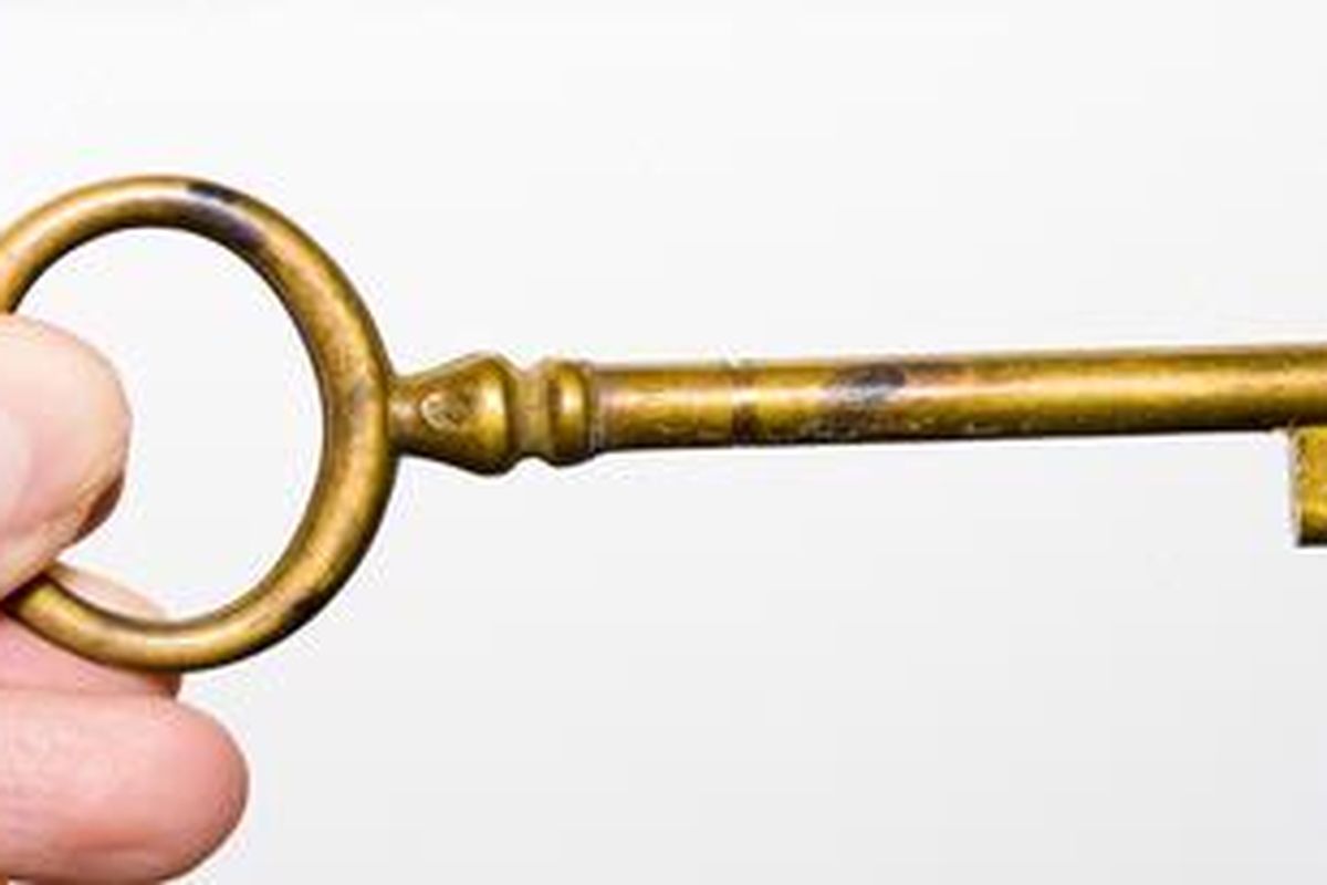 Sudah hukumnya jika di ada kampus berdiri, di sekitar itu pula menjamur kos-kosan. Hanya saja, sesuai kantong atau enggak, ya Nyaman dan aman enggak, ya Itu yang penting.