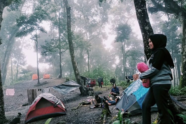 Pendaki di shelter tiga di Gunung Burni Telong, Kabupaten Bener Meriah