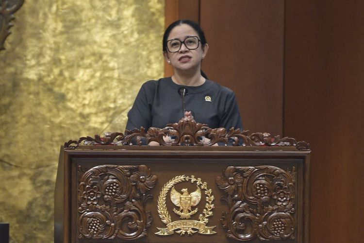 Ketua DPR RI Puan Maharani saat menyampaikan pidato penutupan Masa Persidangan II Tahun Sidang 2025-2026 di Ruang Rapat Paripurna, Kompleks DPR, Senayan, Jakarta, Senin, (8/12/2025).