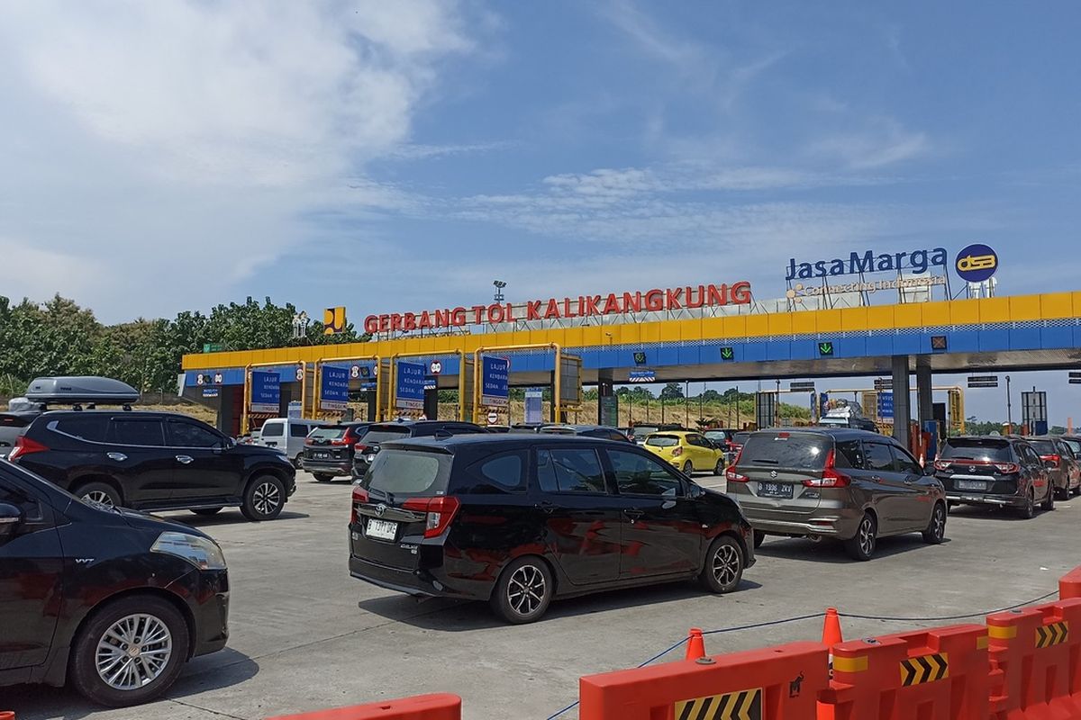 Gerbang Tol Kalikangkung Semarang, Jawa Tengah (Jateng). Sabtu (6/4/2024). 