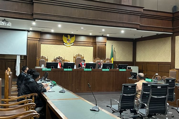 Majelis Hakim menunda pembacaan putusan terhadap mantan Direktur Utama PT Asuransi Jasa Indonesia (Jasindo) Budi Tjahjono dalam sidang di ruang Kusuma Atmadja PN Tipikor Jakarta, Kamis (20/7/2023).