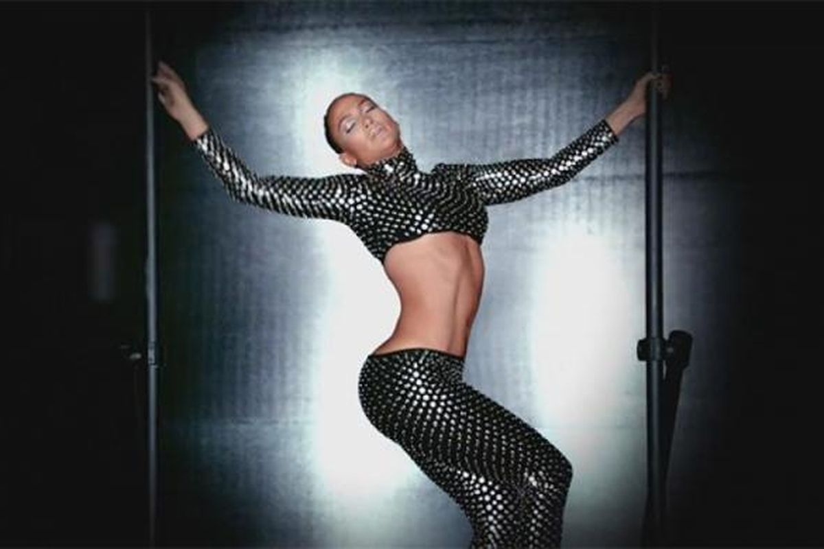 Cuplikan J.lo dalam video musik bertajuk 