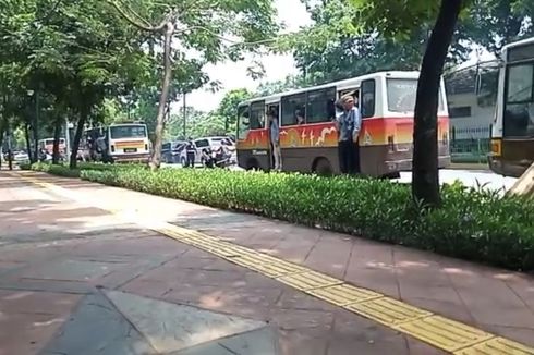 Naik 8 Bus, Rombongan Pedemo Mahasiswa UP dan Gunadarma Bergerak ke Monas