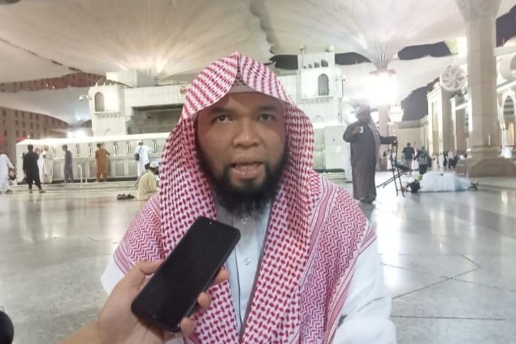 Warga Riau, Indonesia, Ariful Bahri, salah satu pengisi kajian di Masjid Nabawi, Madinah, Arab Saudi. 