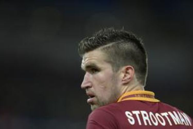 Gelandang AS Roma, Kevin Strootman. 