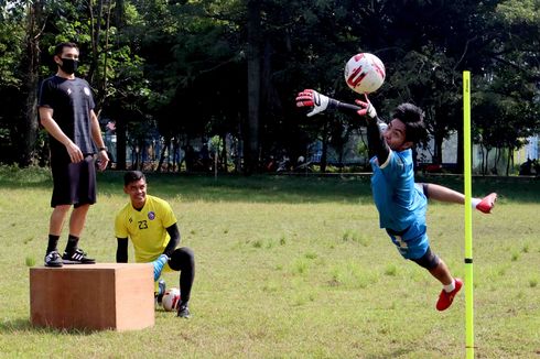 Tim Kiper Arema FC Rajin Latihan Gabungan, Mental Jadi Porsi Utama