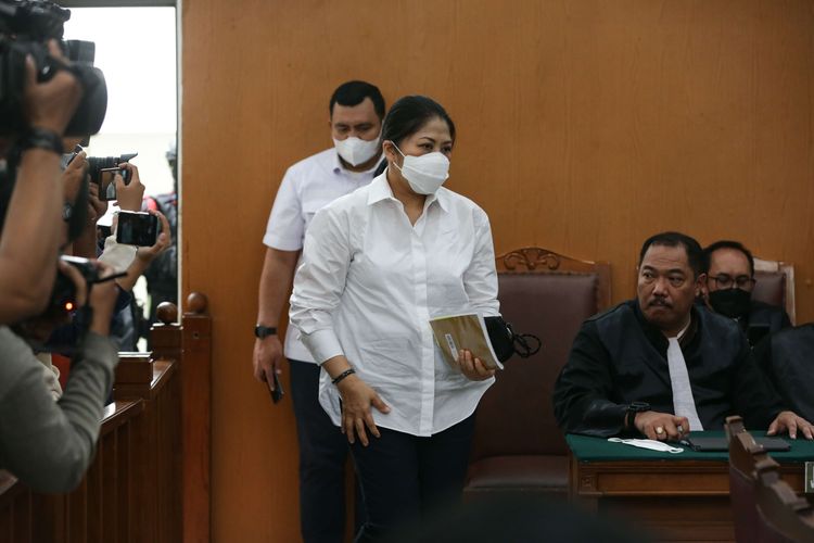 Terdakwa kasus pembunuhan berencana Brigadir Nofriansyah Yosua Hutabarat atau Brigadir J, Putri Candrawathi menjalani sidang di Pengadilan Negeri Jakarta Selatan, Selasa (20/12/2022). Jaksa Penuntut Umum menghadirkan seorang saksi ahli digital forensik dari Polri, Hery Priyanto.