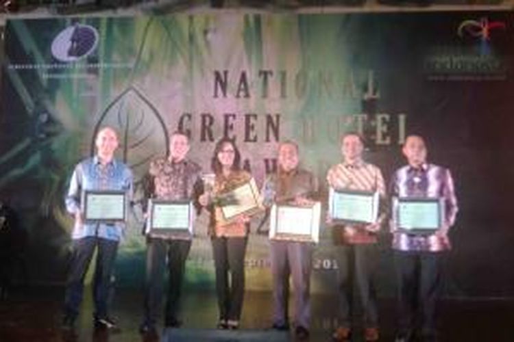 Enam hotel di jaringan Accor di Indonesia meraih Green Hotel Award 2013 dari Kementerian Pariwisata dan Ekonomi Kreatif Republik Indonesia, Jumat (27/10/2013) lalu.