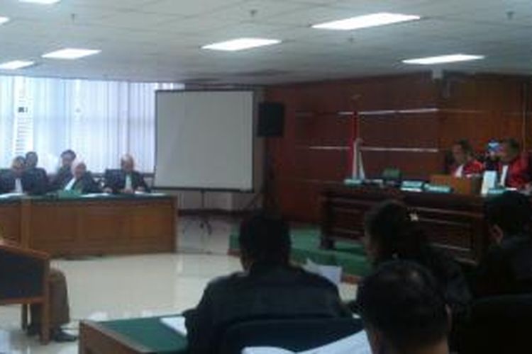 Ketua DPRD nonaktif Bangkalan Fuad Amin Imron mengajukan nota keberatan atas dakwaan jaksa penuntut umum KPK di Pengadilan Tipikor, Jakarta, Rabu (13/5/2015).