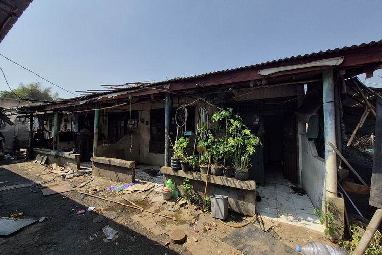 Kebakaran Lapak Pengepul di Jakbar Merambat ke Kontrakan, Warga: Banyak Plastik dan Angin Kencang